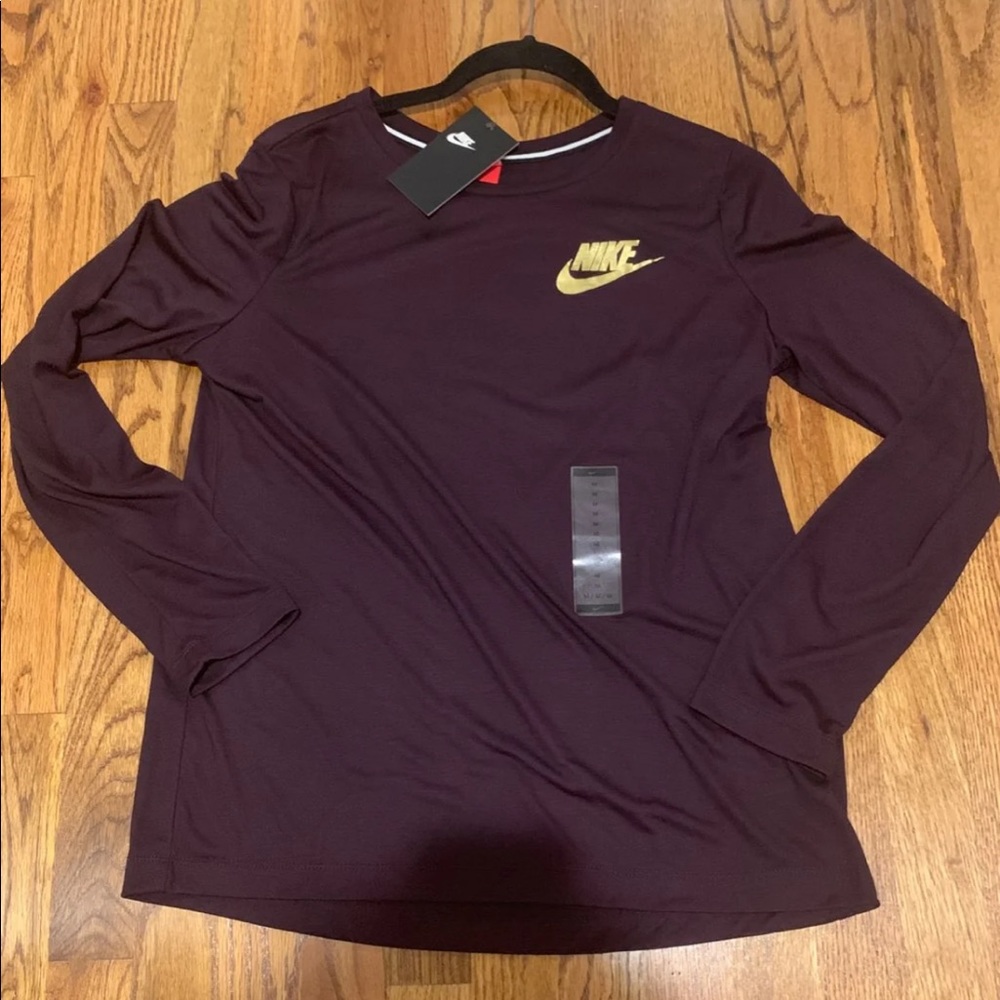 NWT NIKE TOP